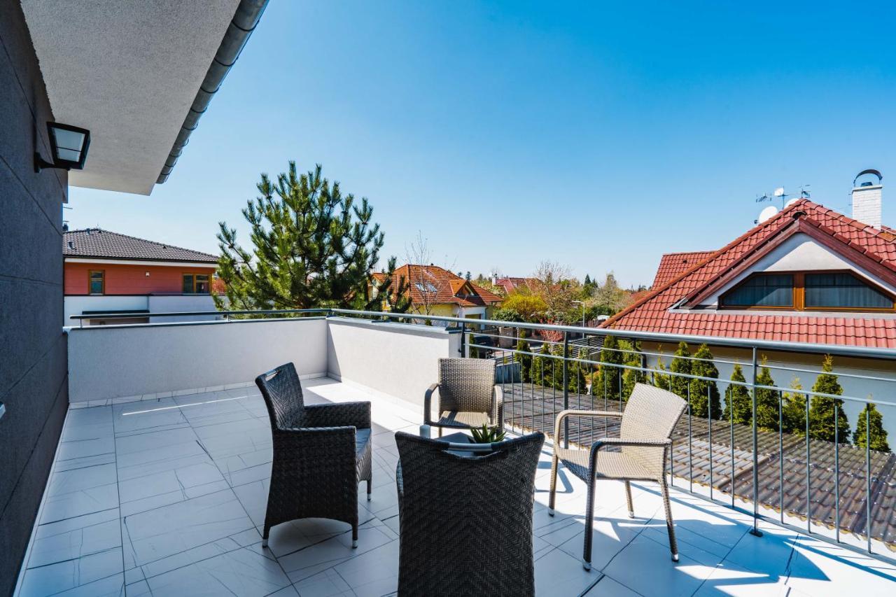 Serenity Prague Villa With Garden Jacuzzi Buitenkant foto