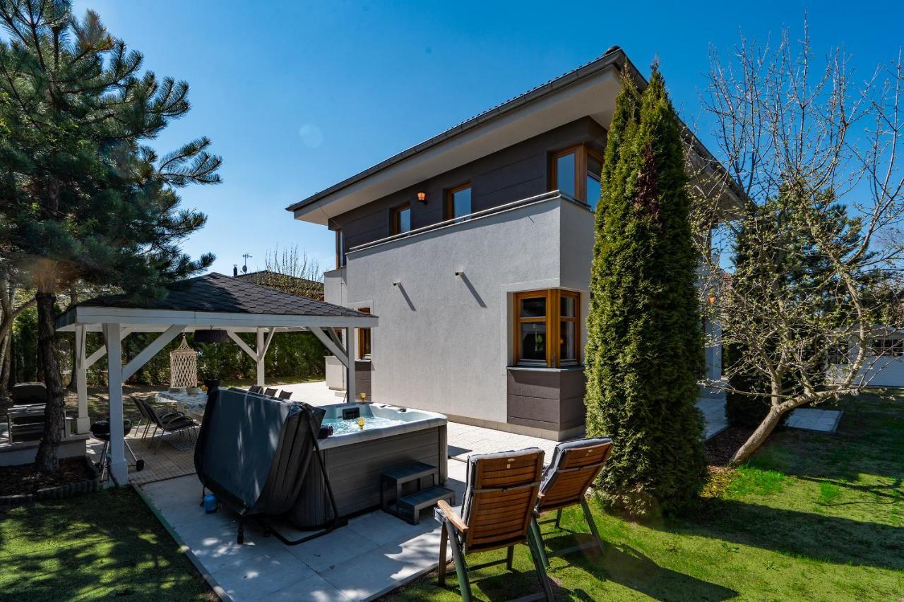 Serenity Prague Villa With Garden Jacuzzi Buitenkant foto